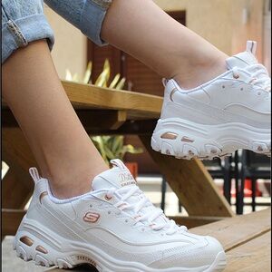 White Sketchers D’Lites size 6.5